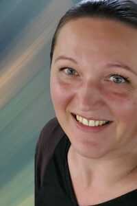 Porträtfoto von Magdalena Kreuzmayr-Vijay, Klinische Psychologin-Gesundheitspsychologin und Kunsttherapeutin in Linz